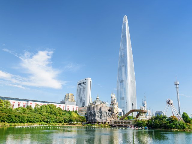 Lotte World Tower in Seoul seen from waterfront