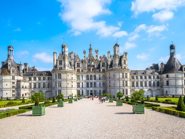 Imposing exterior of Château de Chambord in France