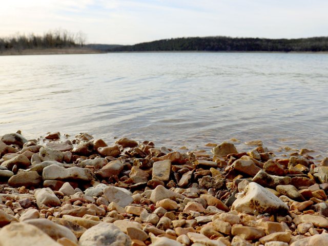 Lake at the Arkansas-Missouri border