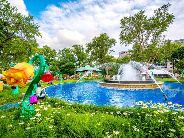 Fountain surrounded by colorful sculptures in Franklin Square, Philadelphia